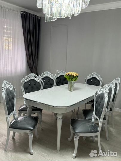 Столы и стулья