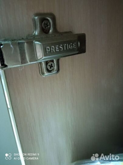 Дверцы с петлями и ручками