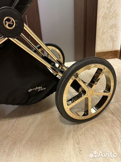 Прогулочная коляска Cybex Priam by Jeremy Scott