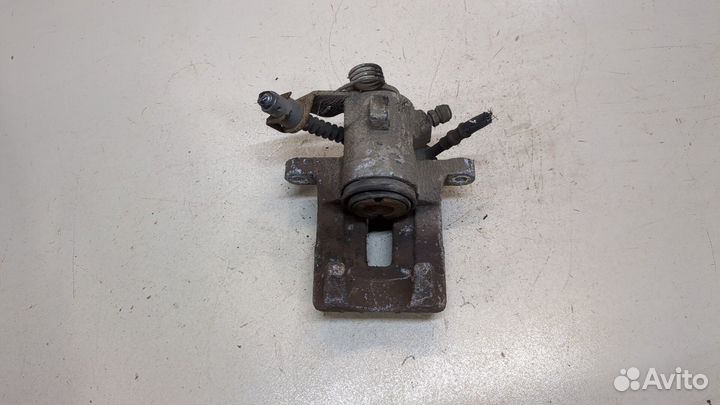 Суппорт левый задний Volkswagen Golf 4