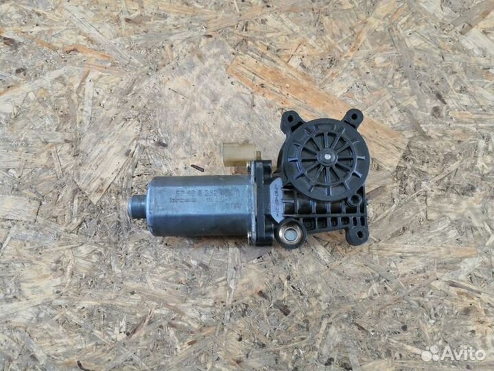 Моторчик стеклоподъемника Land Rover Discovery III