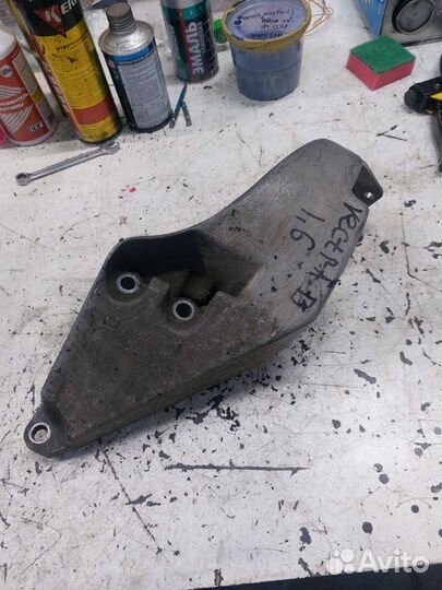 Кронштейн двигателя Opel Vectra b 1,6 x16xel