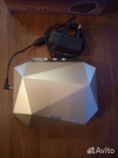 Ультрафиолетовая лампа для сушки ногтей