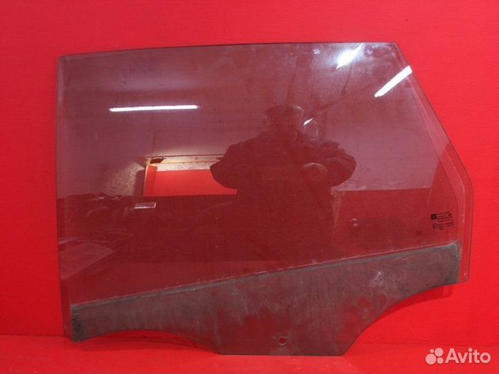 Стекло двери заднее левое Opel Astra J A16XER 2012