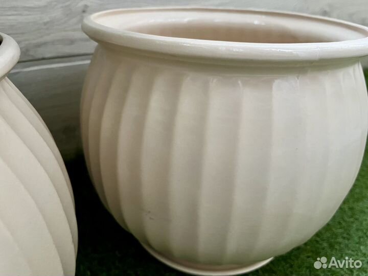 Два керамических напольных горшка
