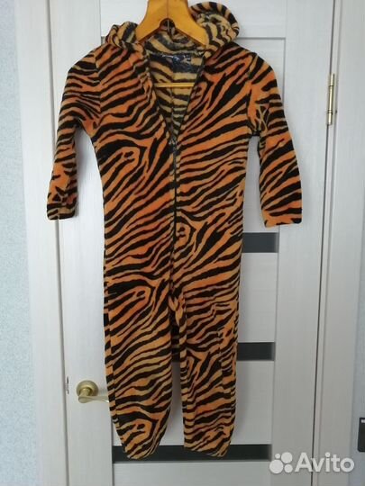 Домашняя одежда для девочки. (Халатик и комбинезон