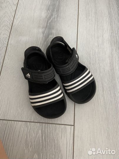 Сандалии adidas 25