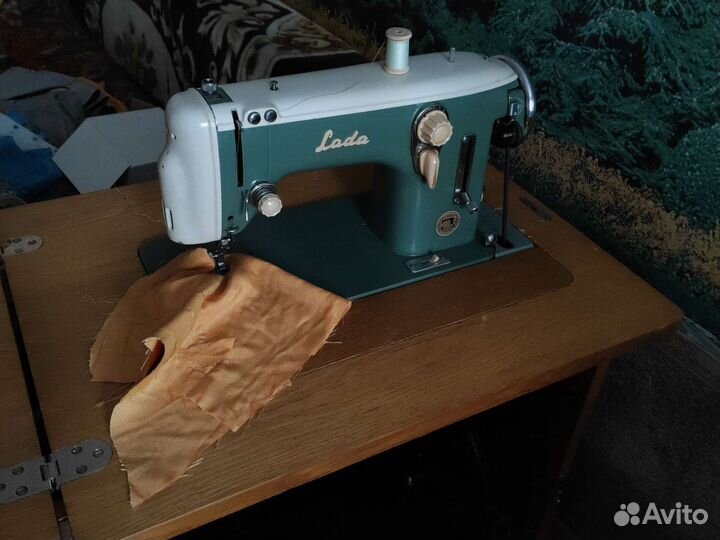 Швейная машина LADA 237