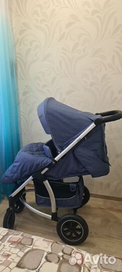 Прогулочная коляска с надувными колесами