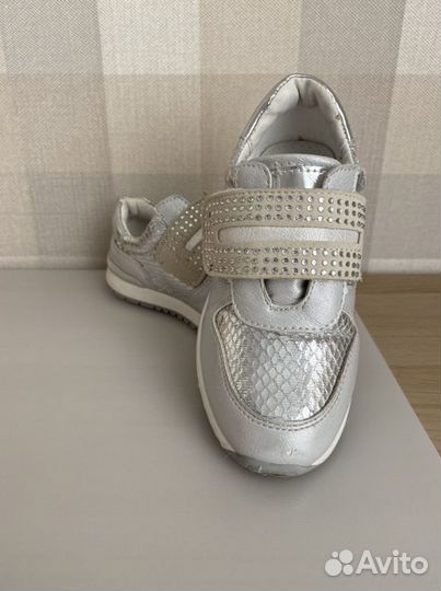 Кроссовки для девочки