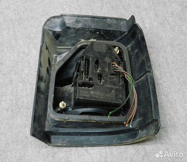 Фонарь левый наружный VW Passat B3 универсал (дефе