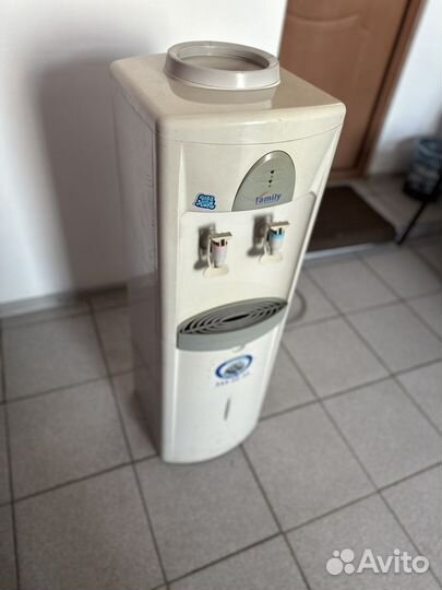 Кулер для воды напольный