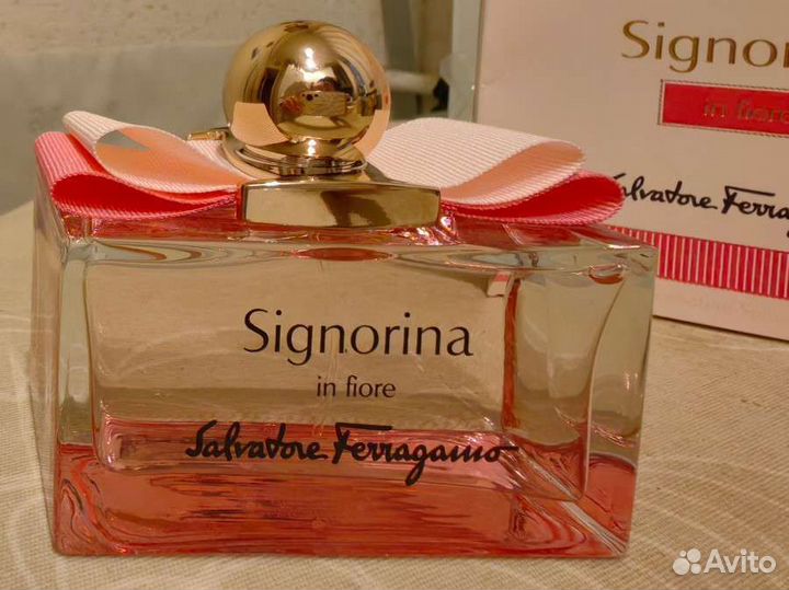 Духи женские Signorina 100 мл новые