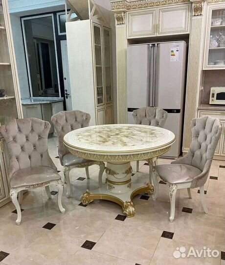 Кухонный стол и стулья комплект