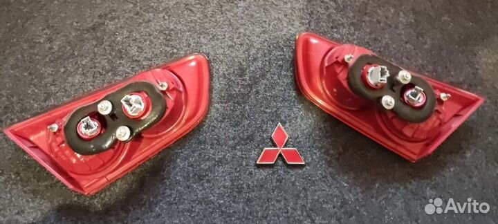 Фонарь в крышку багажника Mitsubishi Lancer X