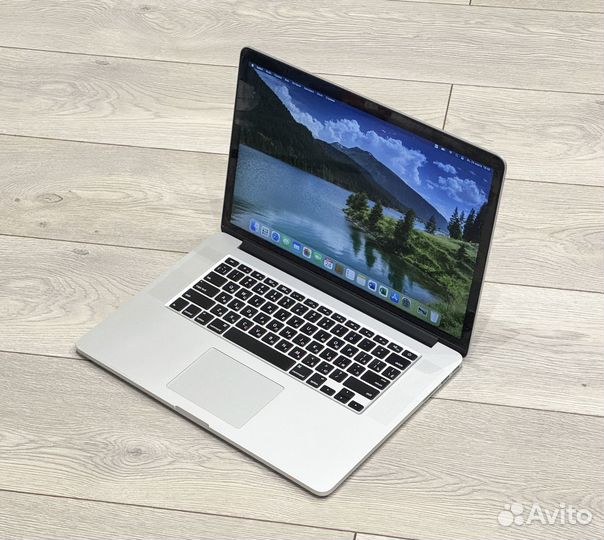Apple MacBook Pro 15 (2015) 4-core i7 / 16 / 256