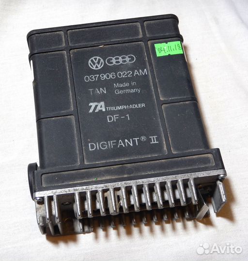 Эбу VW Passat B3 Golf 1.8л бензин 037906022