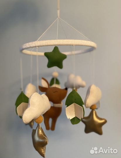 Мобиль ручной работы из фетра