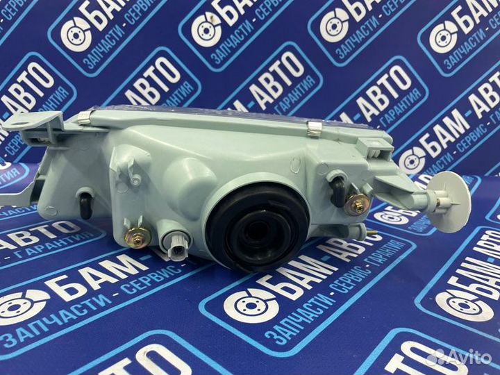 Фара передняя правая Toyota Corolla