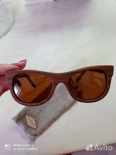 Солнцезащитные очки женские. Деревянные