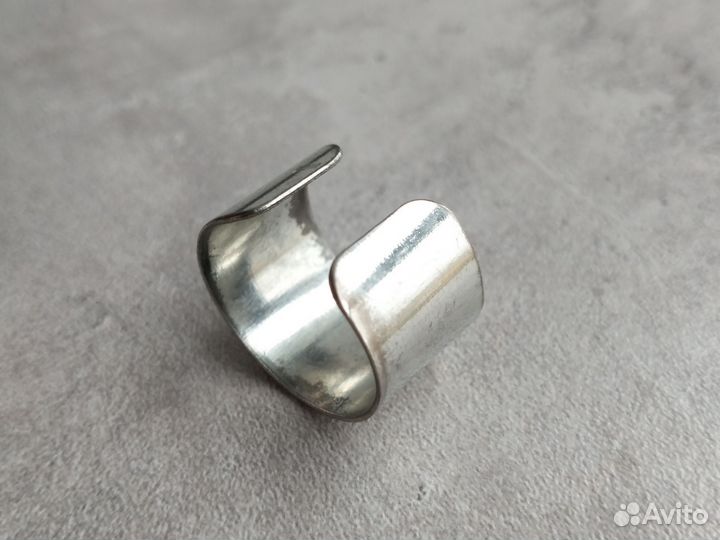 Серебристое кольцо