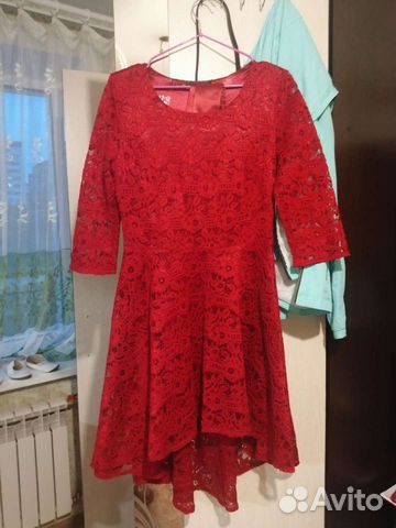 Платье с гипюром