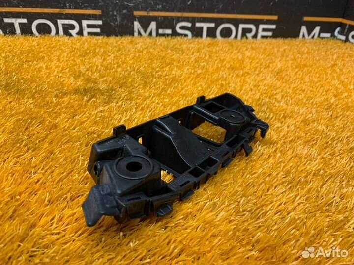 Крепление бампера переднее правое Volkswagen