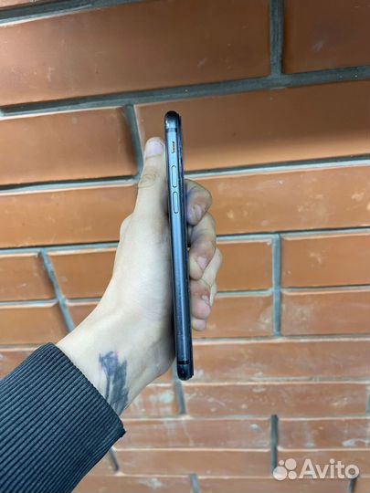 Телефон iPhone 8 64 gb