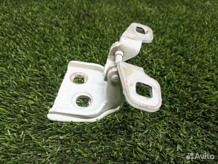 Петля двери нижняя передняя правая Renault Logan 2