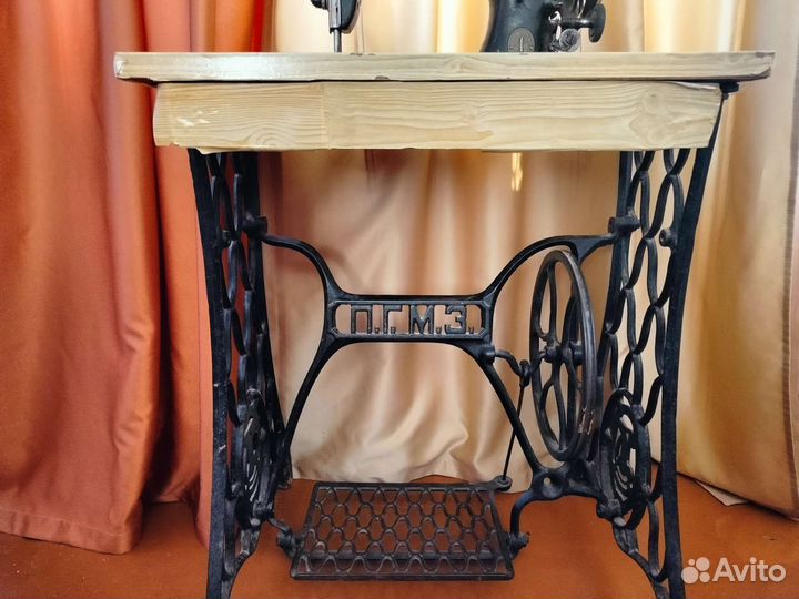 Швейная машина Singer