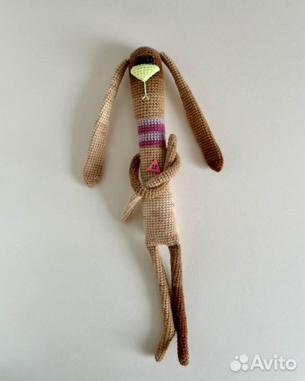 Вязаные зайцы игрушки ручной работы