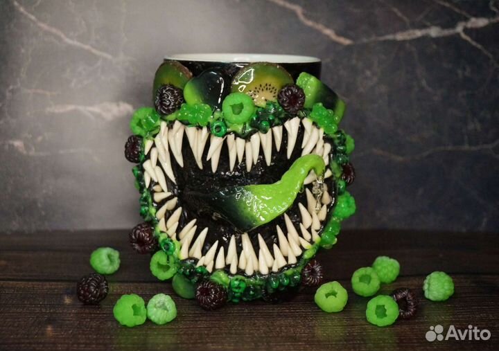 Кружка с декором из полимерной глины