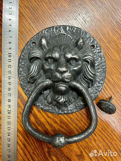 Кнокер, дверной молоток, дверная ручка - лев