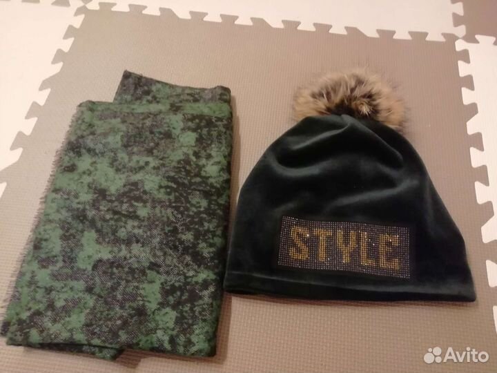 Женская демисезонная шапка и палантин