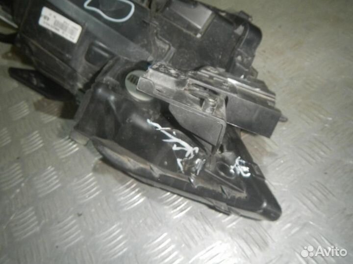 Фара правая Mitsubishi Outlander