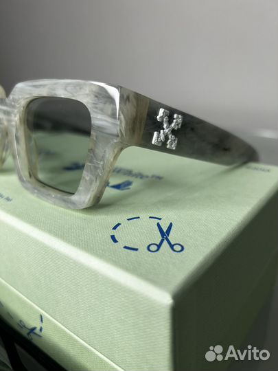 Солнцезащитные очкиOff-White