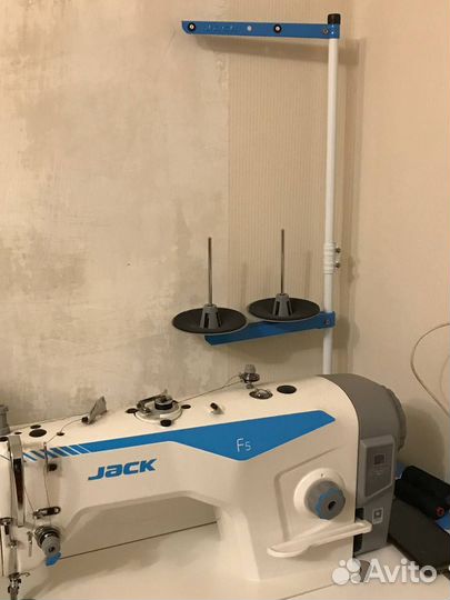 Продаю швейную машину