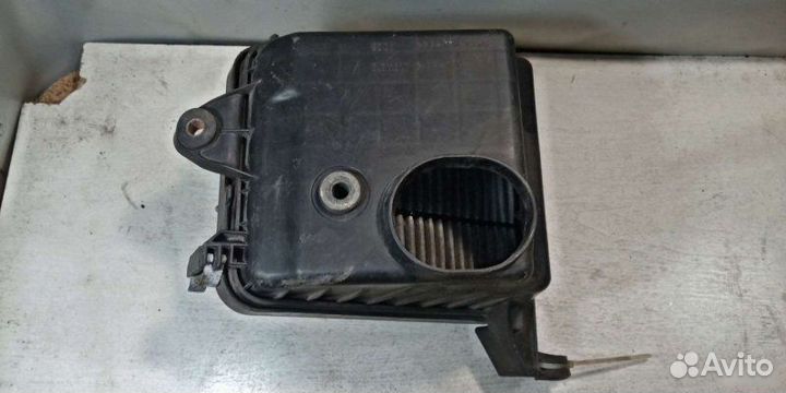 Корпус воздушного фильтра Mitsubishi Galant седан