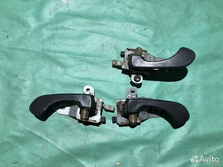 Внутренние ручки дверей Mitsubishi Carisma