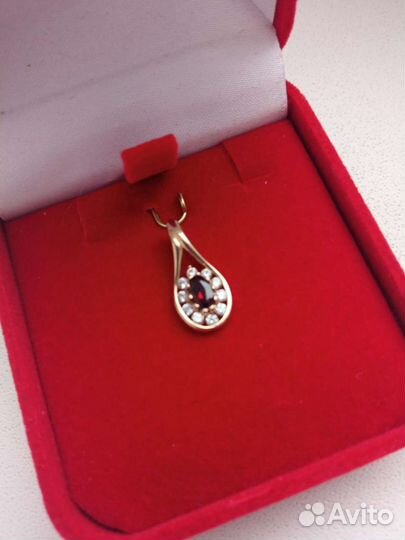 Золотая подвеска 585