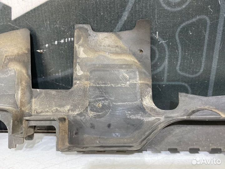 Воздуховод радиатора правый Audi A4 B6 ASN 2004