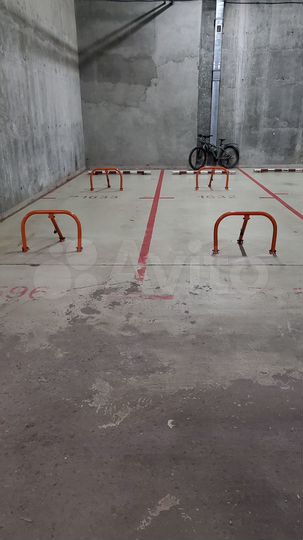 Машиноместо, > 30 м²