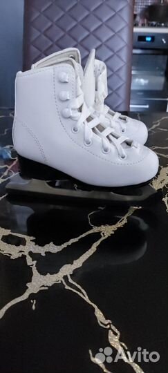 Коньки для девочки 26 р-р