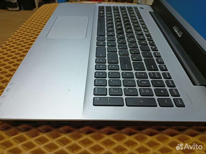 Игровой asus i3 4005u/8 gb DDR3/gt 920m 2gb/ssd+