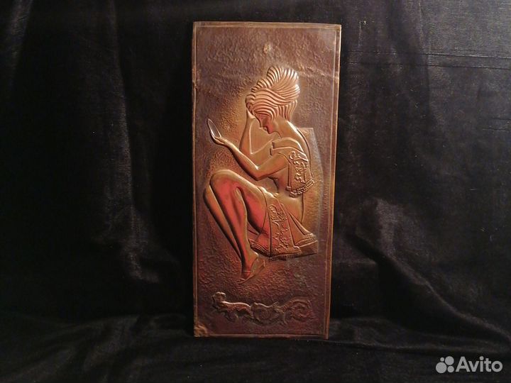 Чеканка СССР девушка