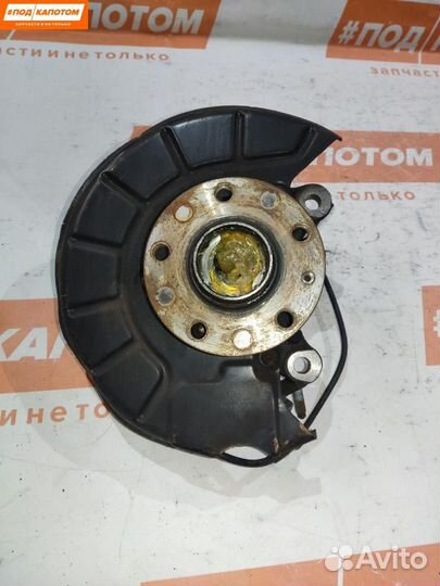 Кулак передний правый Volkswagen Golf 5 2008