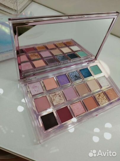 Палетка теней Huda Beauty оригинал