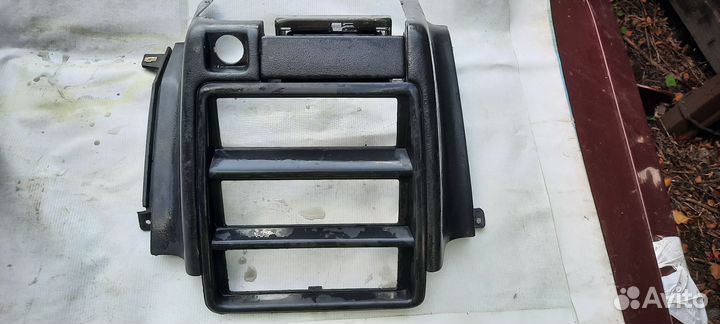 Центральная консоль Nissan avenir 1992