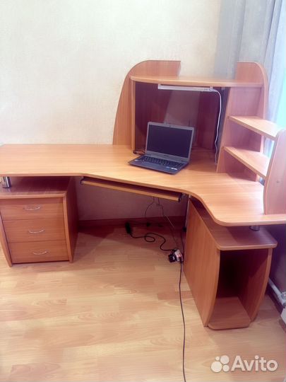 Компьютерный стол