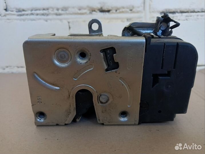 Замок передней левой двери в сборе для LADA Granta